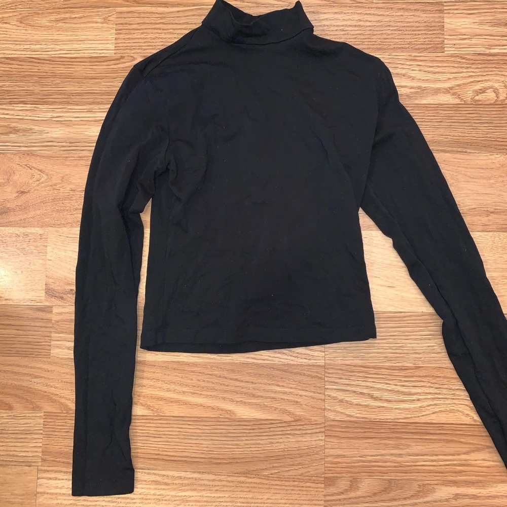 Long sleeve, black crop top